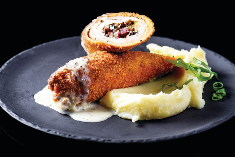 קורדון בלו של מסעדת &quot;דה דיוק&quot;. צילום: גליה אבירם