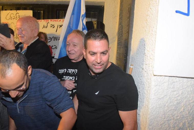 מני נפתלי בשדרות רוטשילד. צילום: אבשלום ששוני