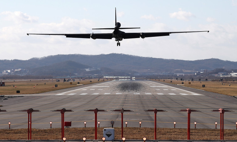מטוס אמריקאי נוחת בקוריאה הדרומית במהלך התרגיל הצבאי המשותף. צילום: רויטרס, סטרינגר