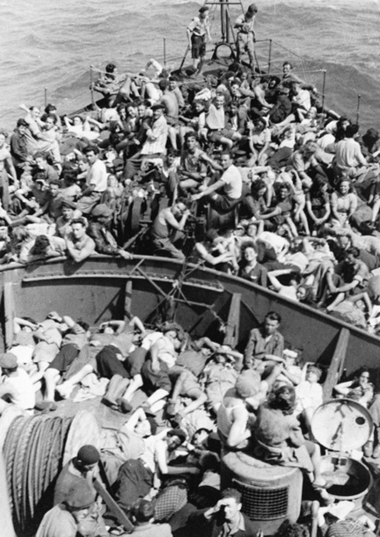 מעפילים באוניית &quot;ההגנה&quot;, צילום: מוזיאון ההעפלה וחיל הים