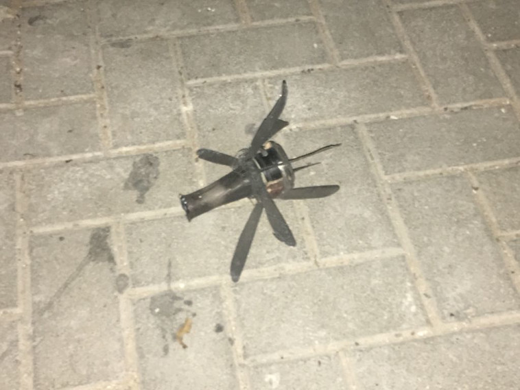 הרקטה שנפלה בשדרות. צילום: ללא