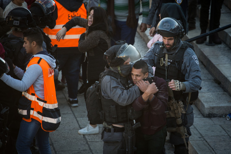 מעצר צעיר פלסטיני בירושלים. צילום: הדס פרוש, פלאש 90