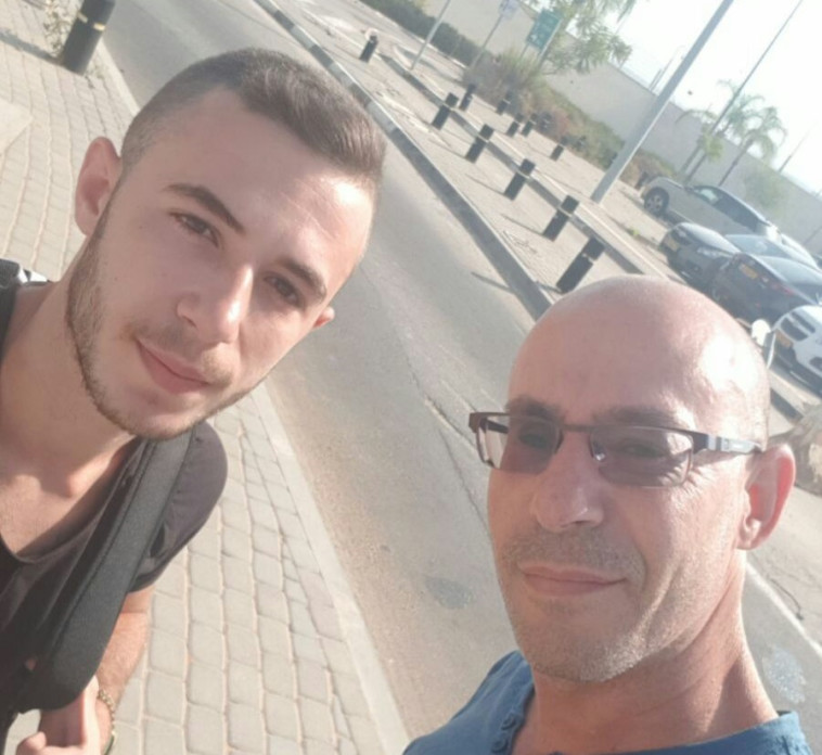 אשר אלמליח שנפצע בפיגוע בירושלים ובנו. צילום: פייסבוק