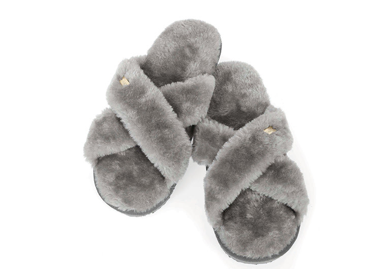 כפכפי הבית של ללין. צילום: יח&quot;צ