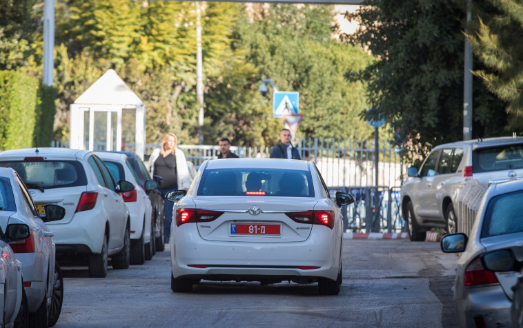 חוקרי המשטרה במעון רה"מ. צילום: מרק ישראל סלם חוקרי המשטרה במעון רה"מ. צילום: מרק ישראל סלם