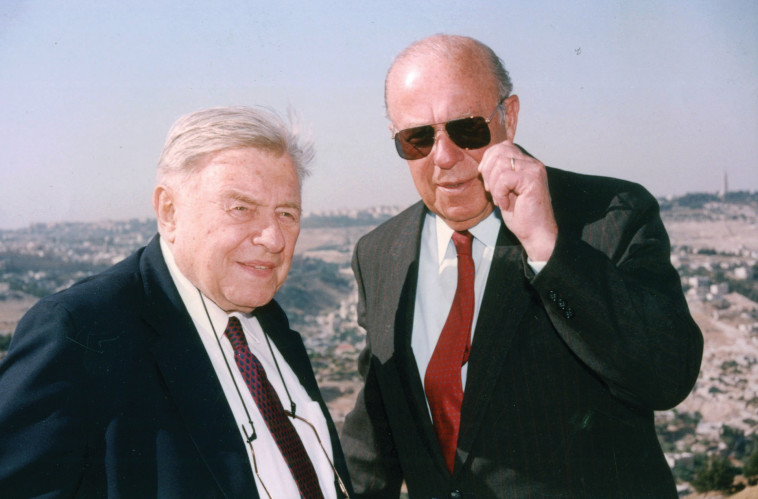 שולץ עם טדי קולק. צילום: פלאש 90