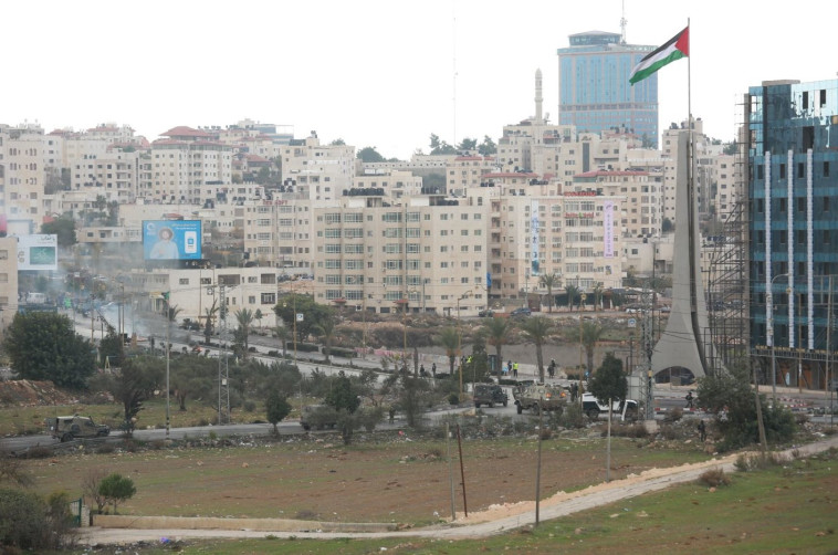 עימותים בכיכר איו&quot;ש. צילום: הלל מאיר/TPS