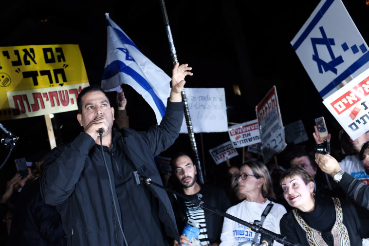 מני נפתלי בהפגנה ברוטשליד. צילום: תומר נויברג, פלאש 90