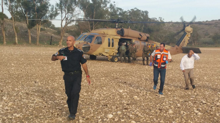 מסוק שהוקפץ לזירת התאונה, היום בשפלה. צילום: דוברות המשטרה 