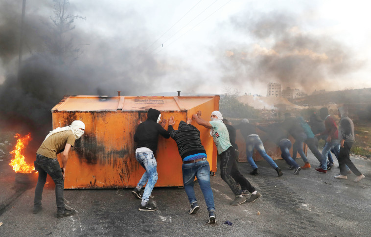 עימותים ברמאללה. צילום: רויטרס