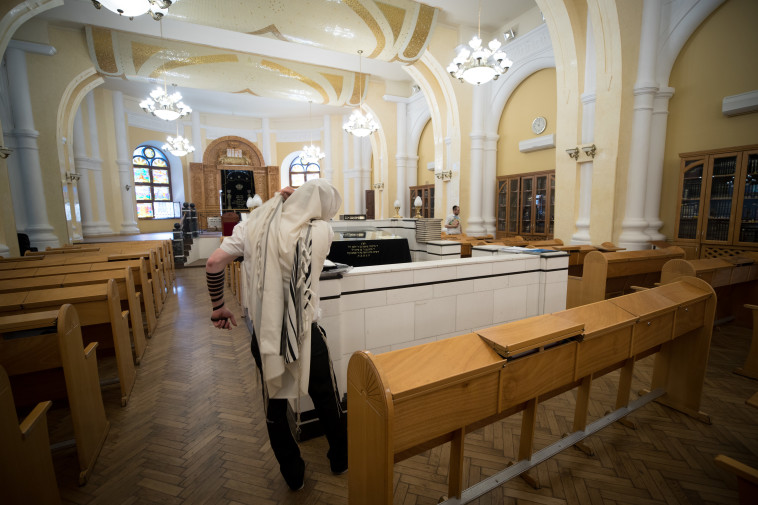 בית כנסת, למצולמים אין קשר לכתבה. צילום: נתי שוחט, פלאש 90 בית כנסת, למצולמים אין קשר לכתבה. צילום: נתי שוחט, פלאש 90