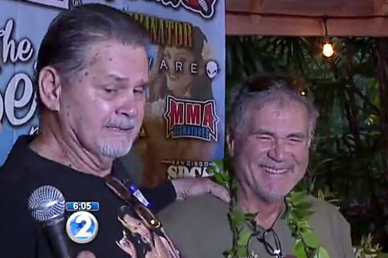 חיו חיים שלמים בלי לדעת שהם אחים. צילום מסך