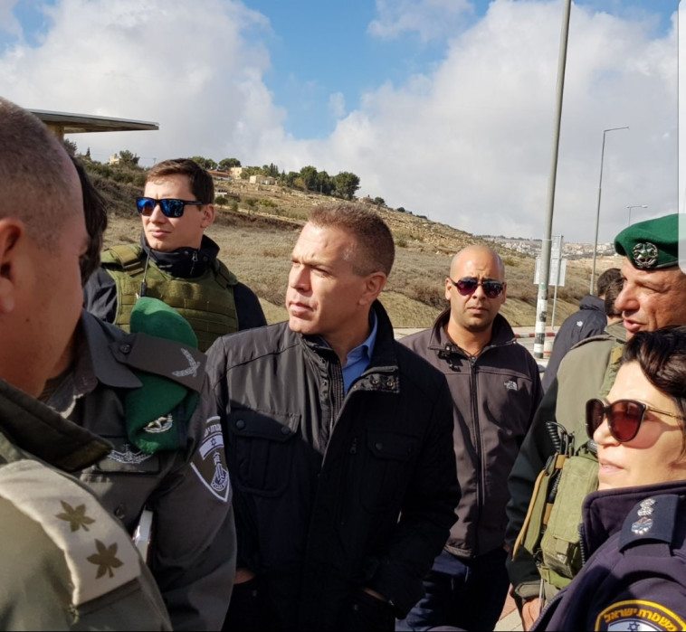 השר ארדן בסיור בעוטף ירושלים ביום שני. צילום: לשכת השר ארדן 