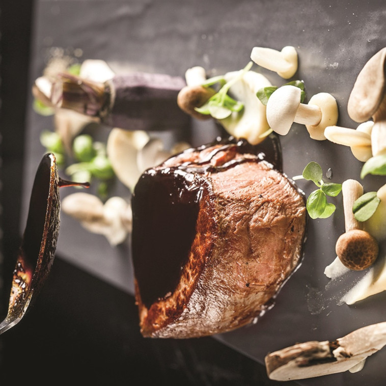 יהיו גם רקדניות בטן. פילה ב&quot;סיטארה&quot;, צילום: בן יוסטר