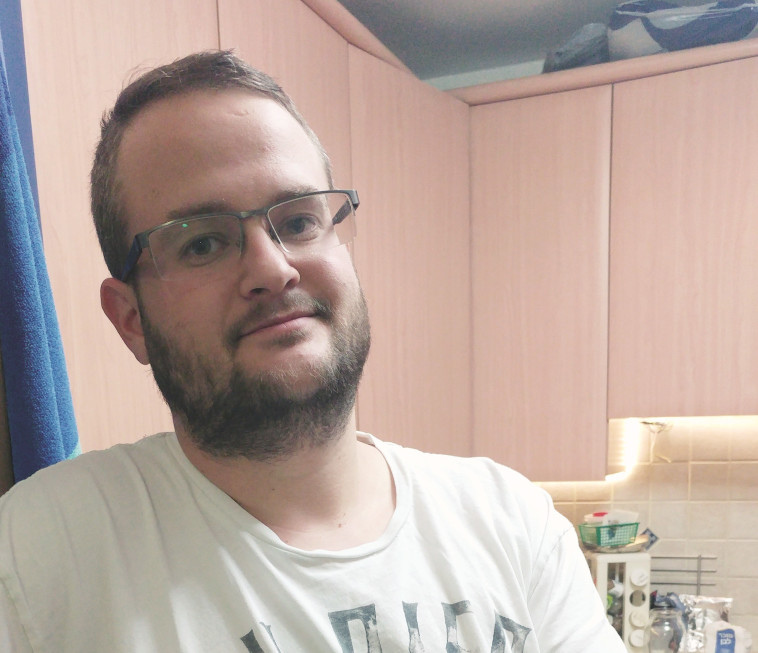 "אצלי אין אוכל מעובד". אסף כהן "אצלי אין אוכל מעובד". אסף כהן