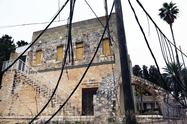 מבנה המוזיאון הנטוש בג'וערה. צילום: אריאל בשור