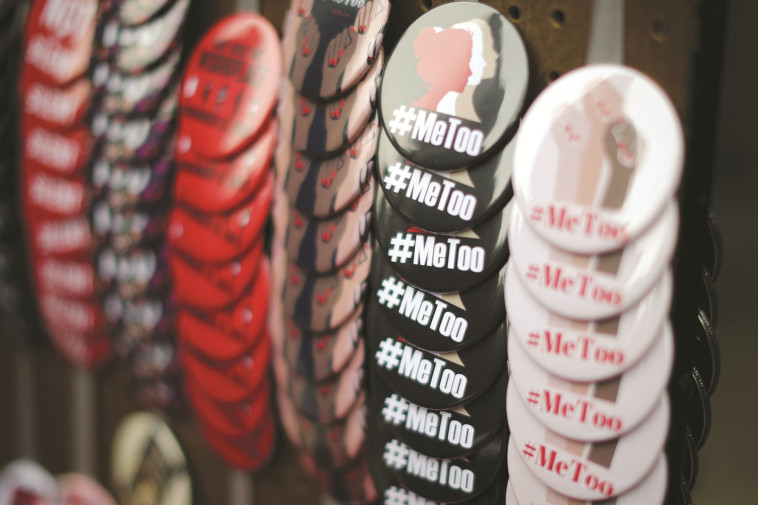 סיכות מחאה נגד הטרדות מיניות. צילום: רויטרס