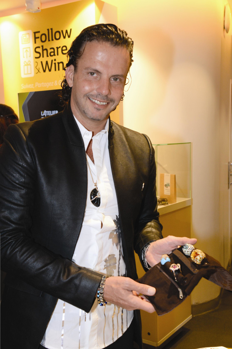 גיל נויהאוס.  יח&quot;צ 