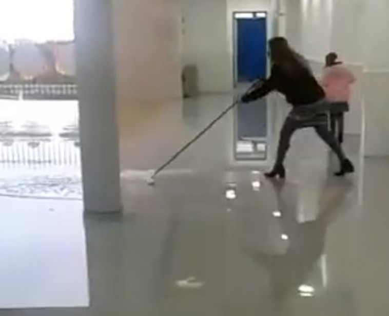 הצפות בבית ספר באשקלון. צילום מסך