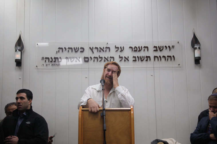 להיות אנושי&quot;. הלווייתה של רעייתו של גליק, הערב. צילום: הדס פרוש, פלאש 90 