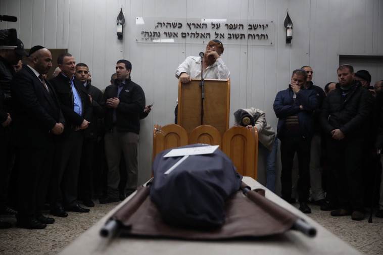 יהודה גליק בהלוויית אשתו. צילום: הדס פרוש, פלאש 90