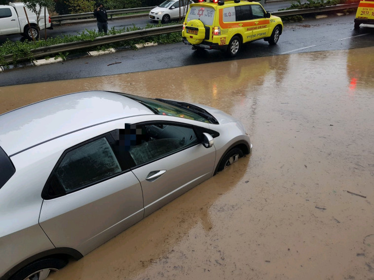 הצפות בחיפה. צילום: דוברות מד&quot;א
