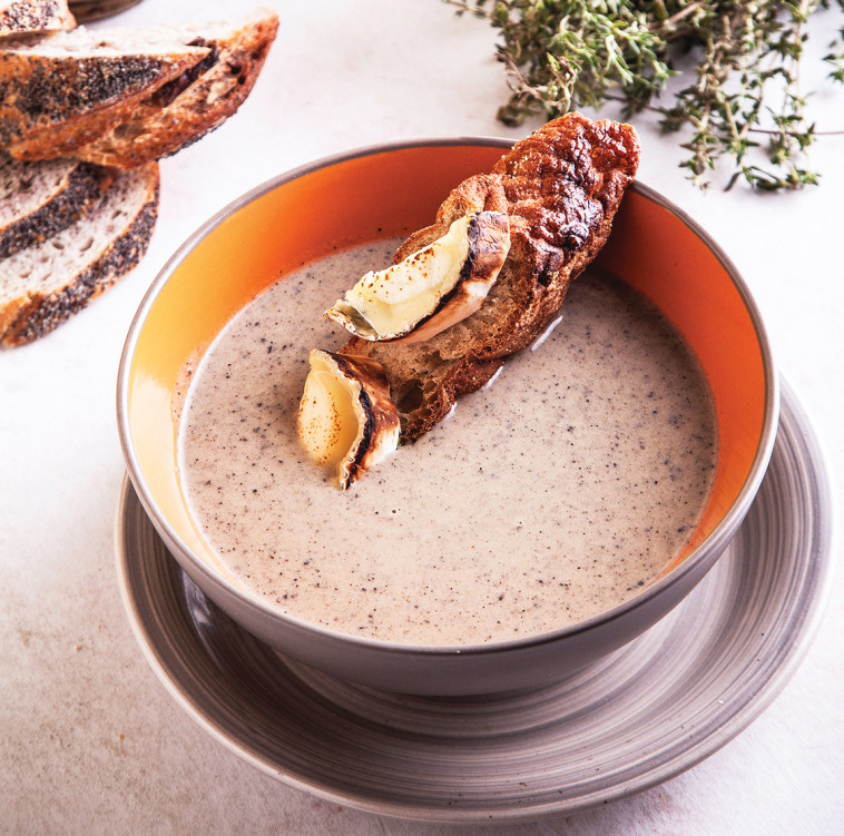 מרק חצילים וגבינת סנט מור בירושלים. צילום: יח&quot;צ