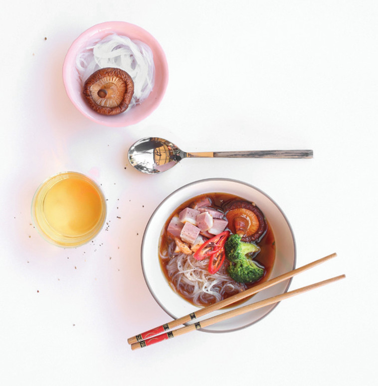 מרק דאשי ומרק עוף בירושלים. צילום: יח&quot;צ