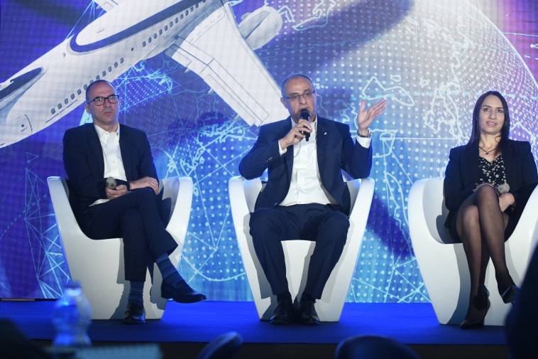 בכירי אל על במסיבת העיתונאים. צילום: אבשלום ששוני בכירי אל על במסיבת העיתונאים. צילום: אבשלום ששוני