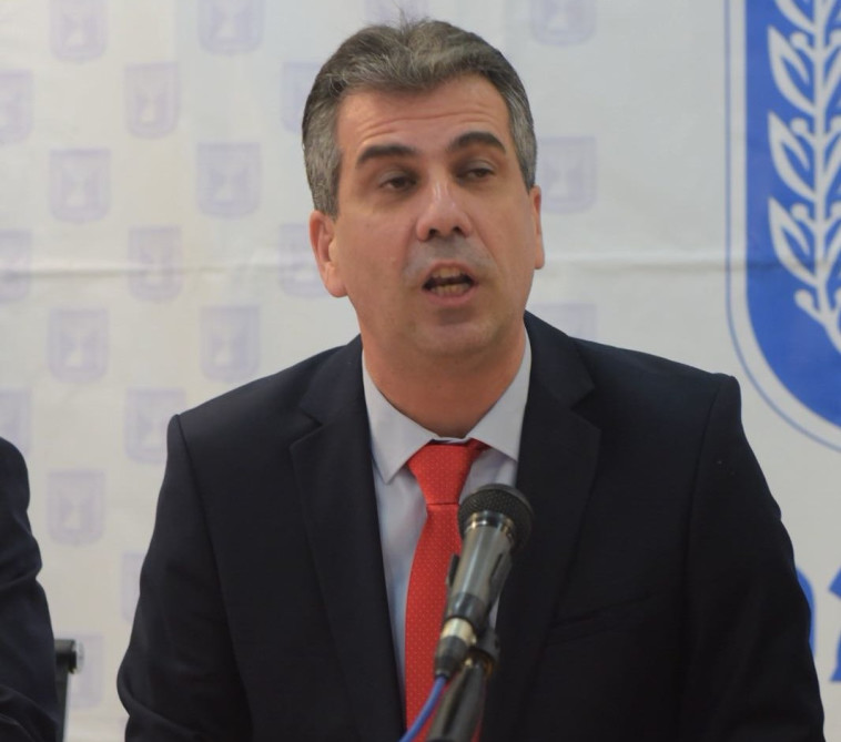 מאמין שהבנק תורם לתחרות במשק. השר אלי כהן, צילום: אבשלום ששוני מאמין שהבנק תורם לתחרות במשק. השר אלי כהן, צילום: אבשלום ששוני