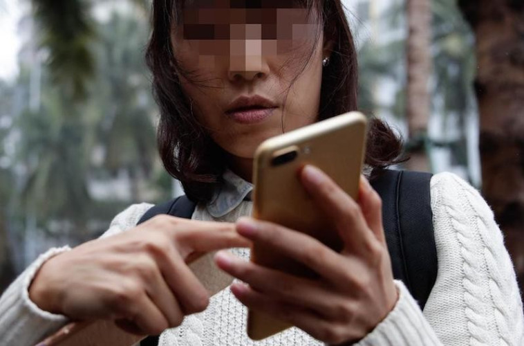 למרות שהיו יחד חצי שנה, טוענת שלא ידעה שיצאה עם אישה. צילום מסך