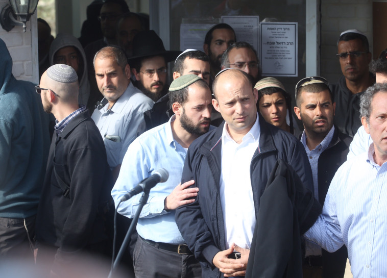 נפתלי בנט בהלוויית הרב רזיאל שבח. צילום: מרק ישראל סלם