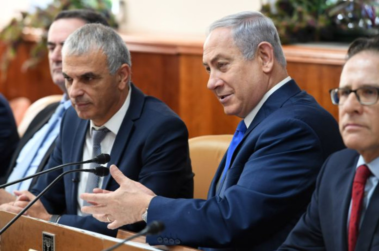 נתניהו וכחלון. בירכו על אישור ההחלטות. צילום: קובי גדעון, לע&quot;מ