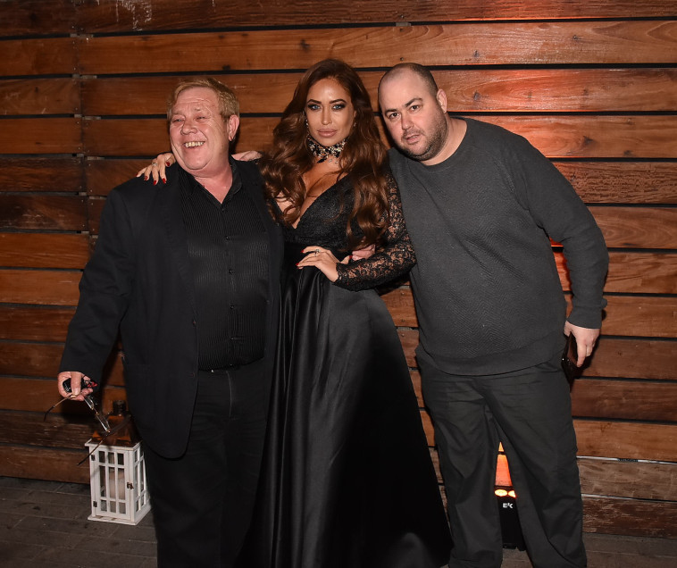 מקבץ הזוי. לירן חולצה אפורה, אביבית בר זוהר וצחי נוי