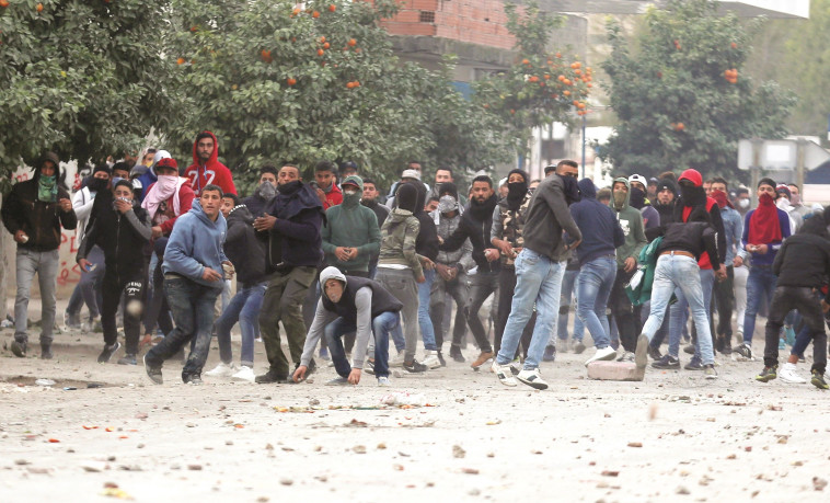 מהומות בתוניסיה. צילום: רויטרס