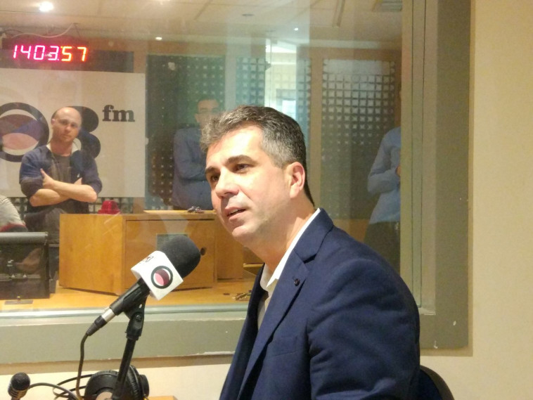 שר הכלכלה באולפן 103FM. צילום: 103FM