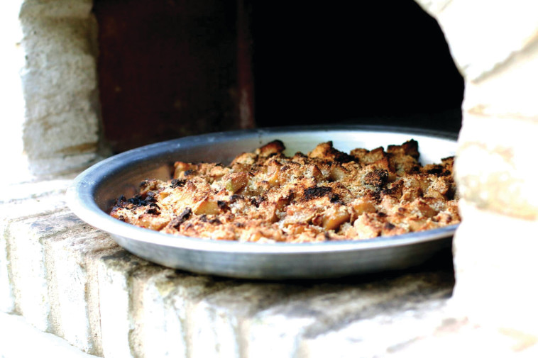 קראמבל תפוחים, שיבולת שועל וקינמון. צילום: פסקל פרץ-רובין