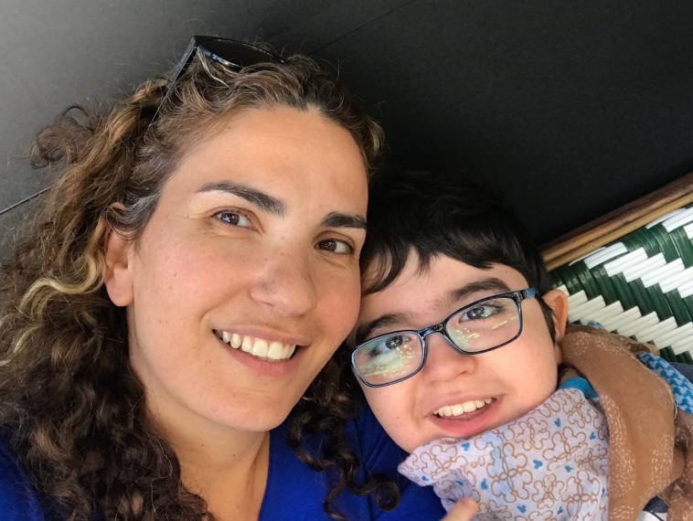 לא מוותרים. עדי ואמו זיוה