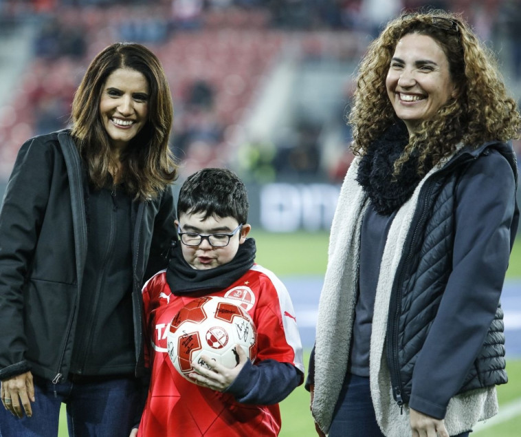 עדי, אמו ואלונה ברקת. צילום: אסף חיימוביץ'