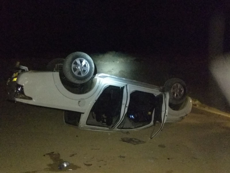 תאונת הדרכים סמוך לכלא נפחא. צילום: דוברות כבאות דרום