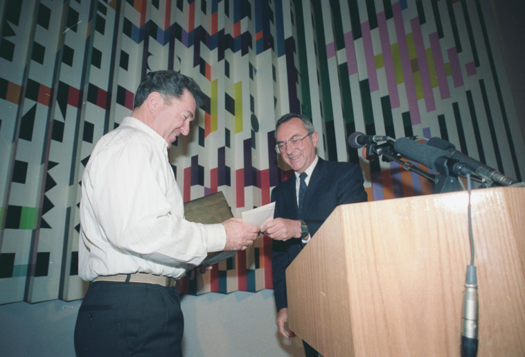 משה ארנס ודן שומרון. צילום: מיכאל וינדראוב 