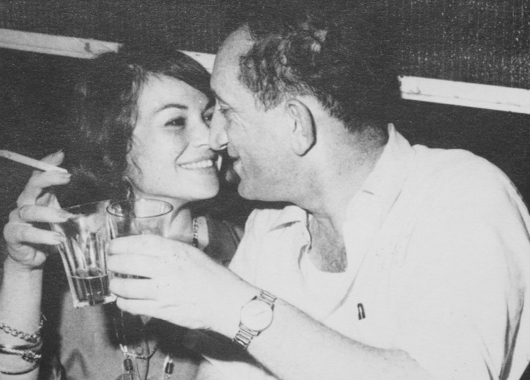 יעקב אגמון וגילה אלמגור בצעירותם. צלם : נחום גוטמן יעקב אגמון וגילה אלמגור בצעירותם. צלם : נחום גוטמן