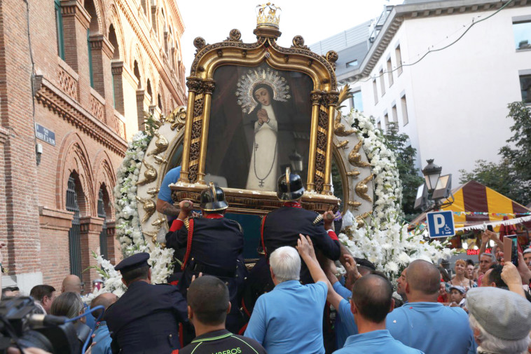 CC BY-SA 4.0  :פסטיבל הבתולה מפאלומה במדריד. צילום