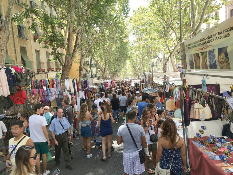 CC BY-SA 4.0  :שוק הפשפשים אל רסטרו. צילום