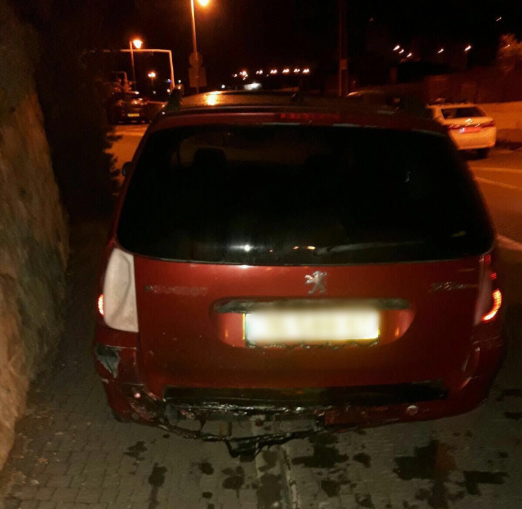 הרכב שעלה באש בירושלים. צילום: דוברות המשטרה