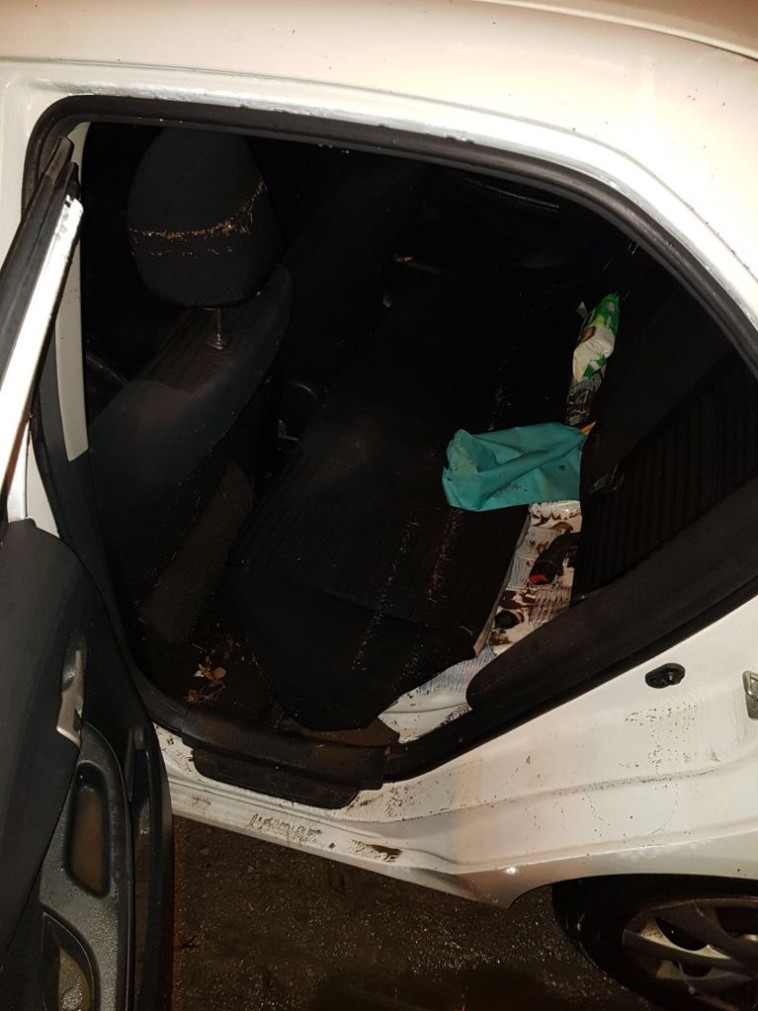 הנזקים לרכבם של משפחת אסייג. צילום פרטי