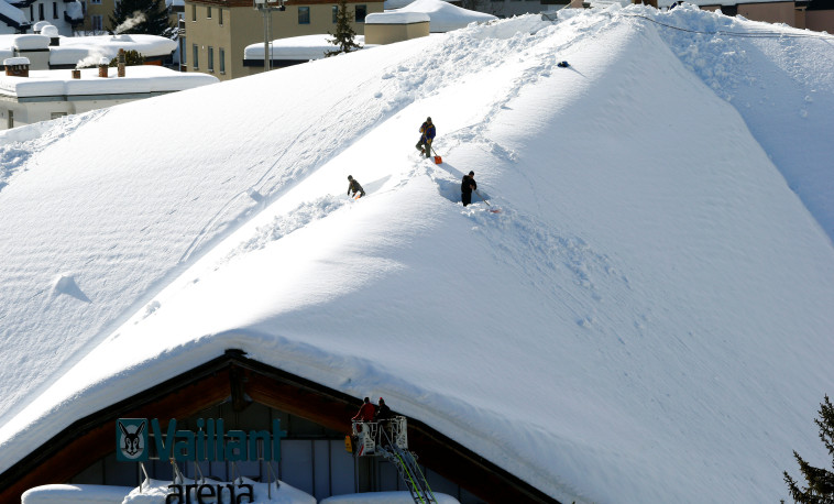 פרידה קרה מנתניהו. איצטדיון ההוקי בדאבוס, צילום: רויטרס