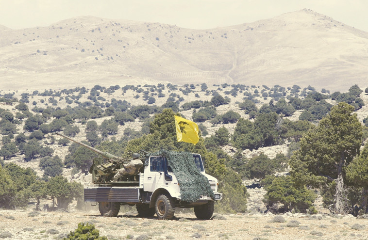 לוחמי חיזבאללה בגבול עם ישראל. הארגון שב להתמקד בנעשה בלבנון. צילום: רויטרס