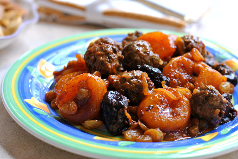 תבשיל משמשים ושזיפים