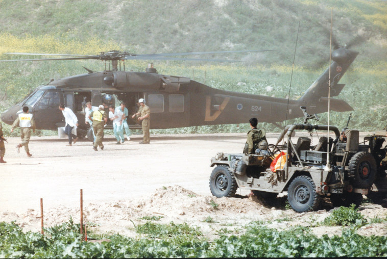 &quot;רצתי לעזור בחילוץ הבנות הפגועות&quot;. רצח הילדות בנהריים, 1997 . צילום רוני שיצר